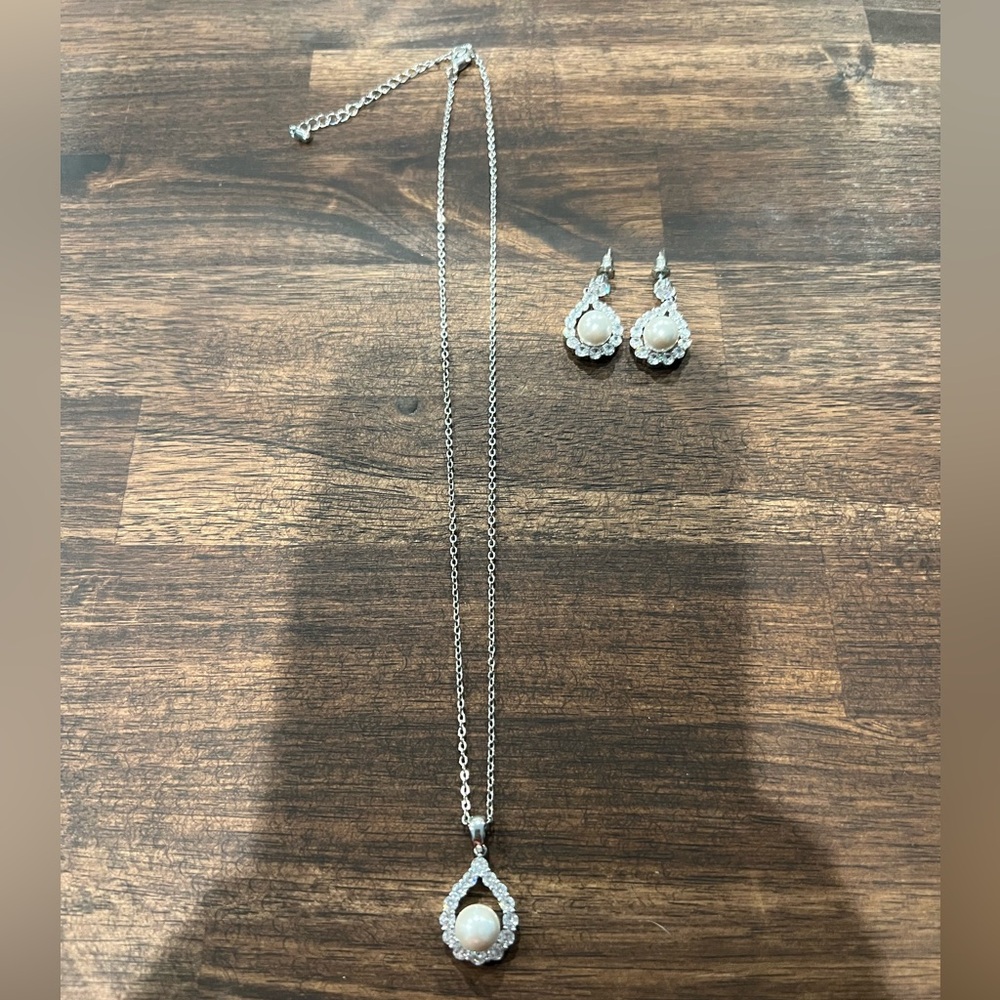 DARETH COLBURN JEWELRY SET
